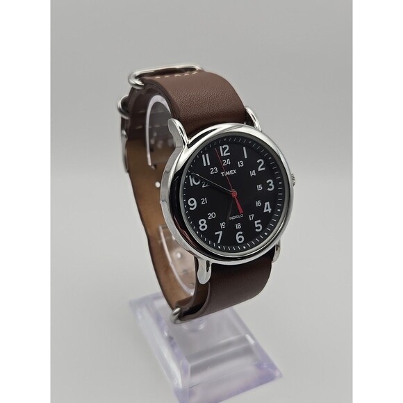 Timex Weekender TW2R63100 38mm Indiglo Military Watch Mens Brown Band New Batter - Picture 3 of 12
